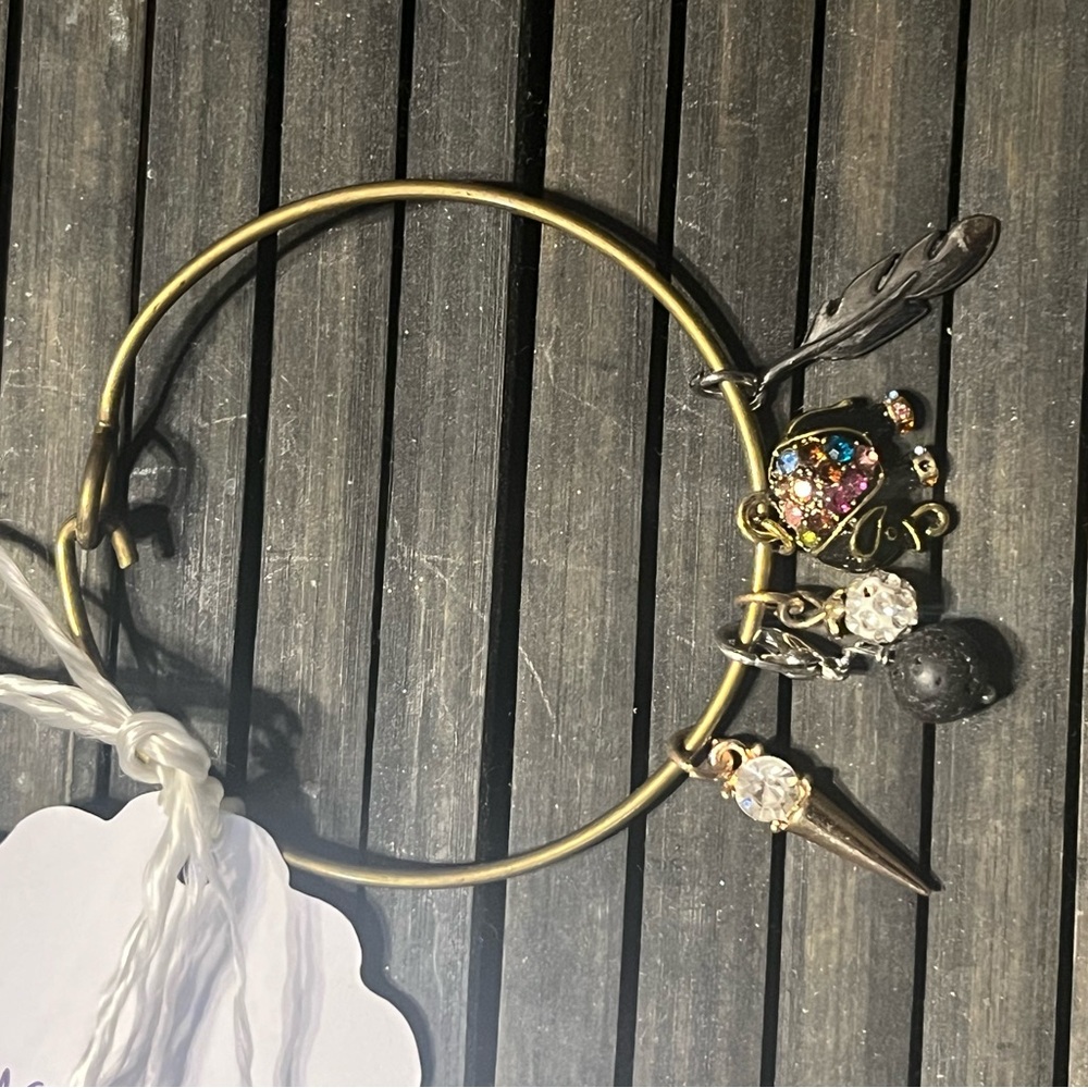 Bangle bracelet